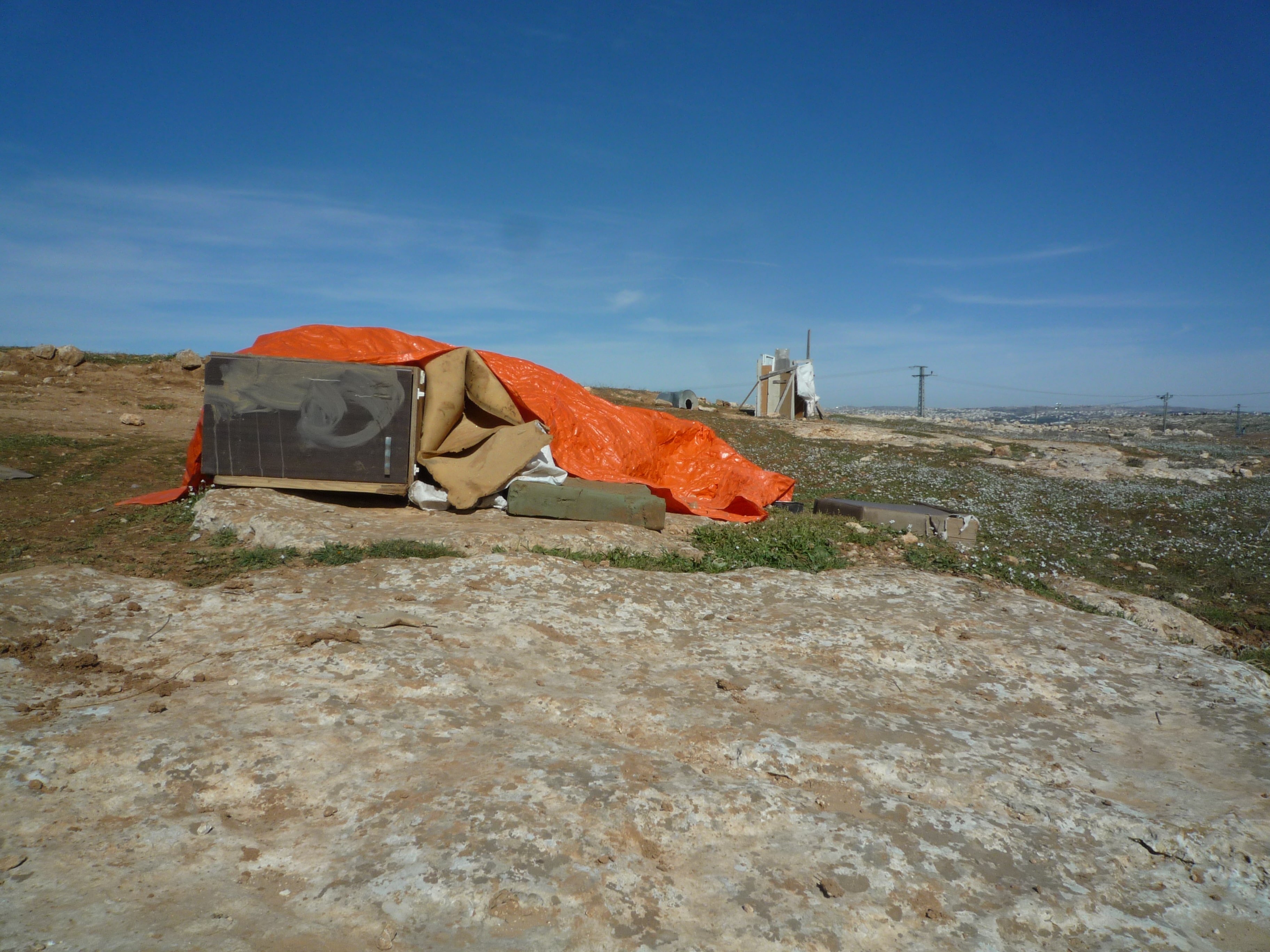 Le lendemain de l'arrestation de Nasser, l'IDF a démoli deux tentes à Susiya; voici ce qui reste après le passage des bulldozers, DR